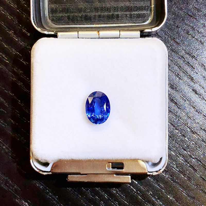 2.55克拉天然无烧蓝宝石 裸石 戒面