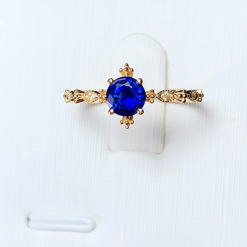 天然蓝宝石戒指18K金钻石镶嵌彩宝蓝宝石女款小清新戒指可定制