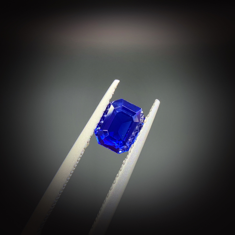 1.14克拉天然无烧蓝宝石皇J蓝色八角形高净度火彩