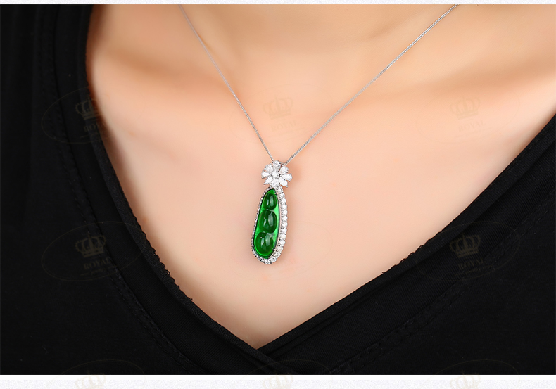 ROYALJEWELRY缅甸A货翡翠吊坠老坑玻璃种帝王绿福豆强荧豆蔻年华