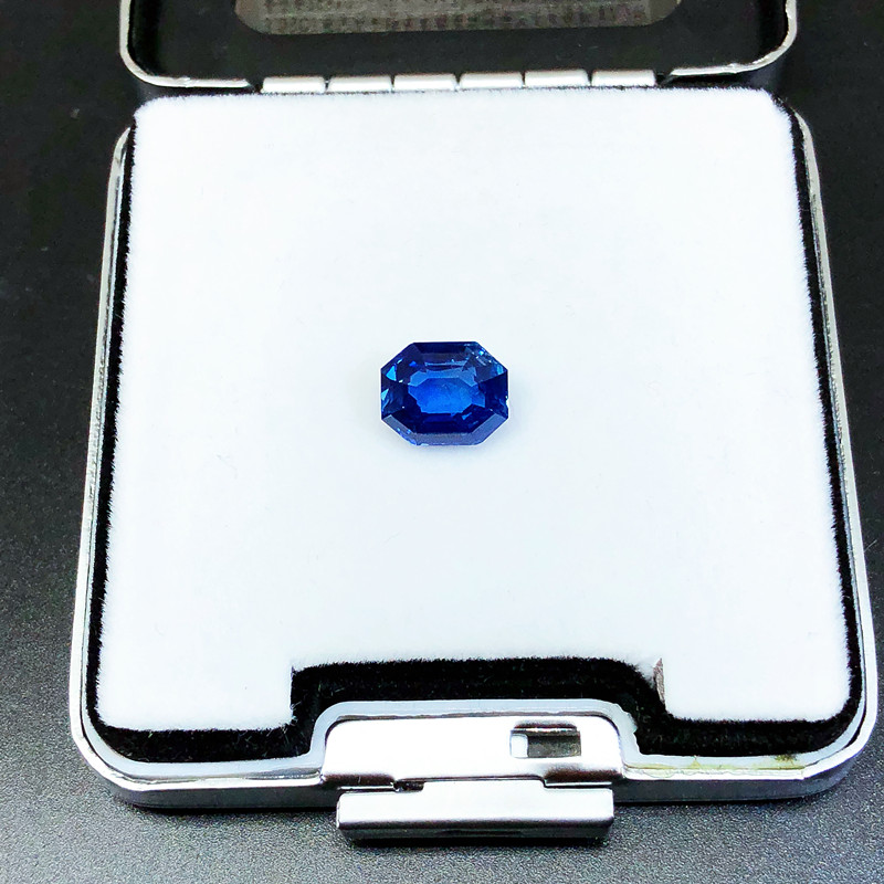 3.09克拉 天然无烧蓝宝石 斯里兰卡产地 矢车菊色