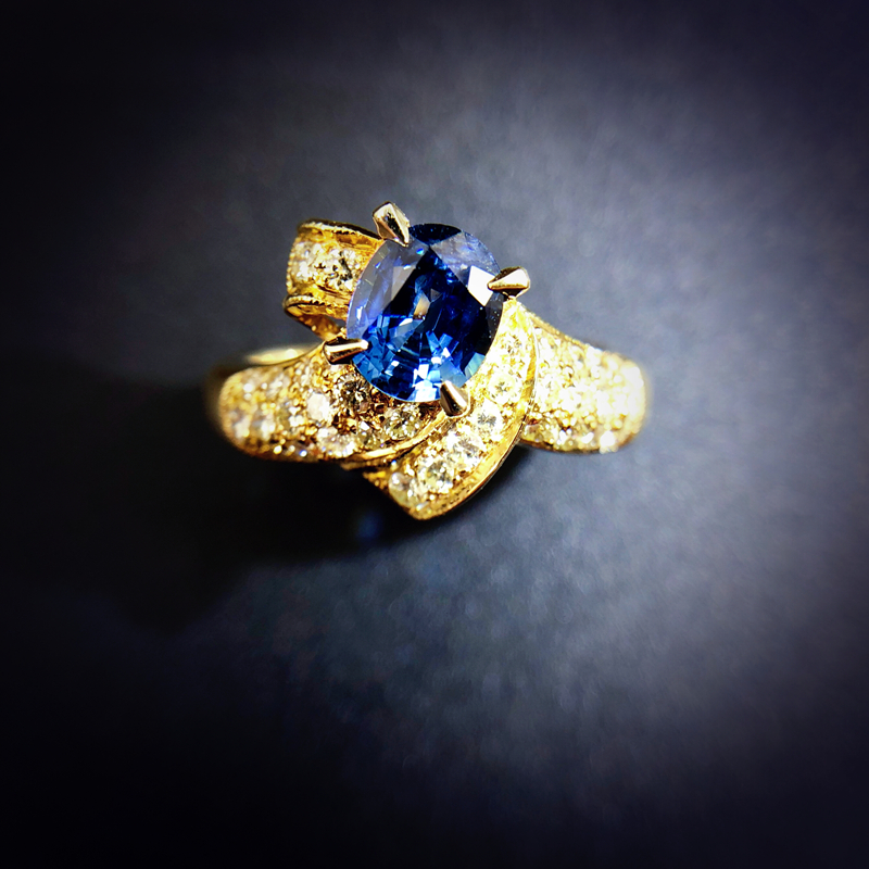 1.28CT椭圆形蓝宝石戒指矢车菊色18K金钻石个性时尚女