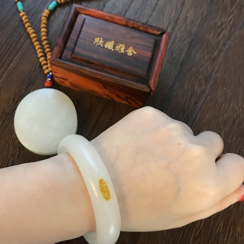 欣媛珠宝新疆和田玉籽料玉镯和田手镯送女友送母亲贵妃镯定制包邮